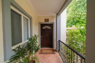 Surfside Tower - Ground Floor Condo with Pool, Walk to Potrero Beach - 3
