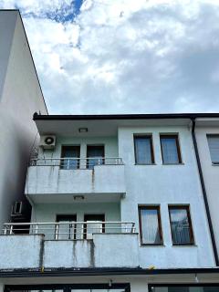 FULL DUPLEX - Family Ready, Furnished - 4