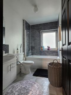 Galway City Center Private King Suite & Bath - Lounge - 2