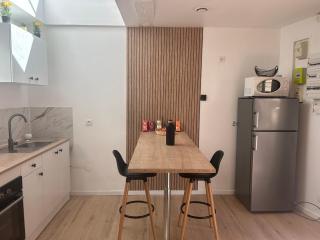 Small, cozy, and modern house - 4