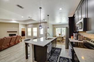 1 Mi to AT&T Stadium & Globe Life, Arlington Home - 1