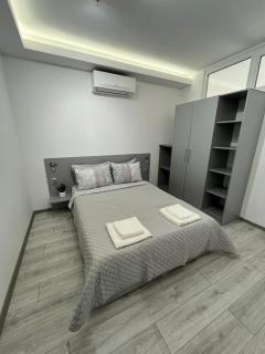 Violet's Apartments - 1