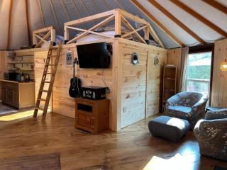 Modern Yurt | 2 Decks + Bar | Wifi | Fire Pit - Tent - 2