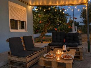 Wooden Loft 3min Walk to Beach - 9