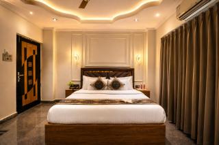 Ganga Palace Near Vishwakarmaghat - 1