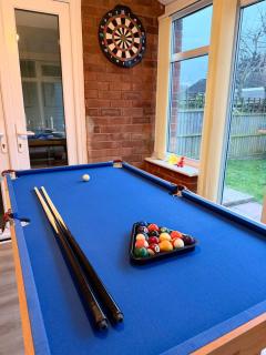 Telford Hot Tub Stay - King Beds - Pool Table - 4
