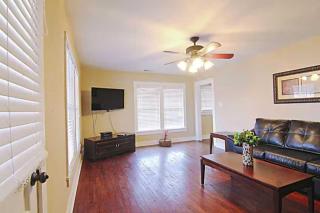 Modern Florence Suite Near UNA with Patio Sleeps 4 - 9