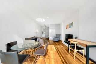 Vision 1BR Apartment – Square View & Parking - 9