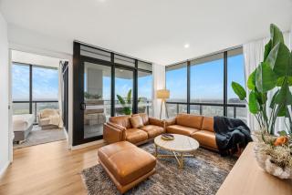 West Franklin Luxury 3BR Apartment - Pool & Gym & Parking - 8