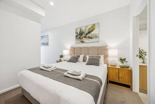 West Franklin Luxury 3BR Apartment - Pool & Gym & Parking - 4