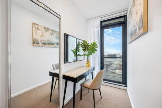 West Franklin Luxury 3BR Apartment - Pool & Gym & Parking - 2