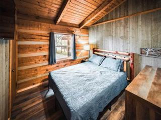 Luxury Cabin Sleeps 8 With Hot Tub Near Douglas Lake - 5
