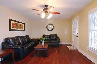 Spacious 2BR Condo Near Wilson Park and Live music - 8