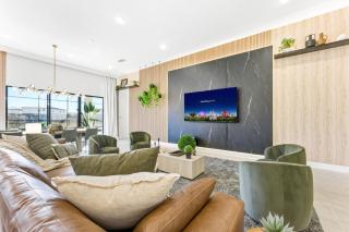 Paradiso's Luxurious New Home w 15 Ensuites - 3