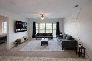 Designer UAB Condo King Bed Balcony View D2 - 9