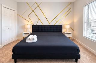 Designer UAB Condo King Bed Balcony View D2 - 7