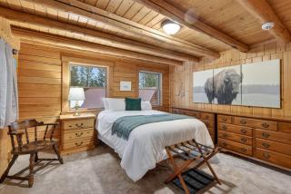 Buffalo Bliss - 18 Guests, Magical Riverfront Cabin, Peaceful, Fire Pit - 9