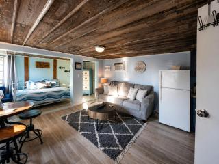Lakefront Condo Near Town and Marina with Firepit Joys - 7