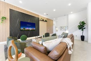 Paradiso's Luxurious New Home w 15 Ensuites - 1