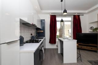 Parking, Sleeps 2, 1 Bedroom and New Interior - 9