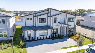 Paradiso's Luxurious New Home w 15 Ensuites - 9
