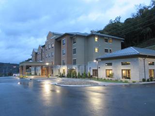 Best Western Plus Franciscan Square Inn & Suites Steubenville - Steubenville - 3