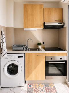 Mady's Retreat 1 bedroom apartment ideally located - 2