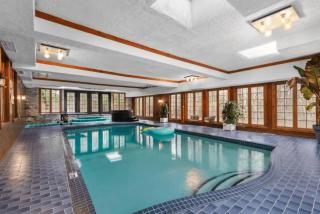 Genteman Manor Private Indoor Pool Sauna & Lake - 9