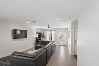 Modern 3BR Central Phoenix Home with Private Yard - 4