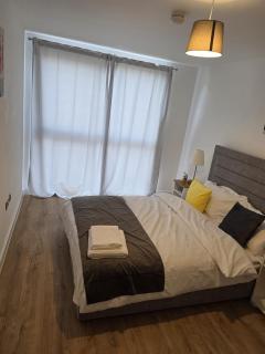 Stunning 2-Bed Apartment in City Centre - 6