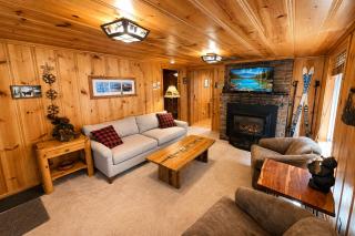Craigs Cozy Cabin: Hot Tub BBQ Pets - 8