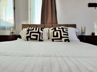 Stylish Antique Apartment by The Black Sea - 8