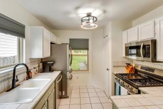 Pet-Friendly Yard w/ Hot Tub! Peaceful Austin Home - 5