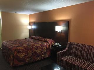 Redwood Inn - White Hall - 1