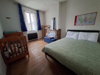 Village house with south-facing terrace - 3 bedrooms - 1