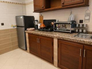 Relaxing simpl-Style Apartment Near Airport - 5