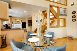 Private Deck & City Views! Spacious Cincinnati Apt - 7