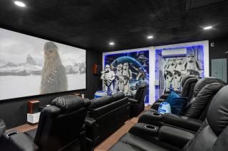 Animatronic Dinosaur, Star Wars Theater, Pool wCinema, 3 Kings, 5BR Near Disney - 8