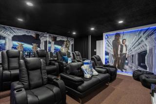 Animatronic Dinosaur, Star Wars Theater, Pool wCinema, 3 Kings, 5BR Near Disney - 3
