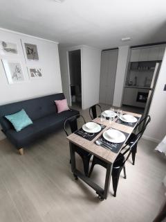Modern 2 bedroom apartment with balcony Near Almagro Park - 1