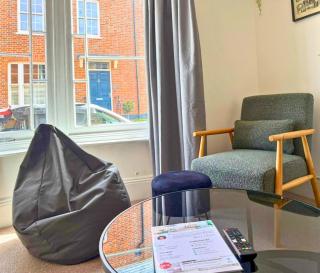 New - Cosy & Stylish City Centre Home - Sleeps 6 - 7