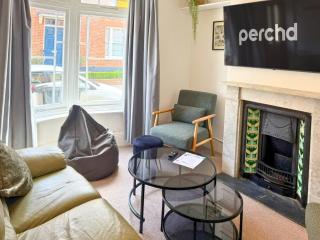 New - Cosy & Stylish City Centre Home - Sleeps 6 - 8