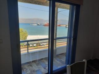 Spacious Sea View Apartment by the Port - 3