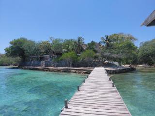 Accommodation on a coral island with turquoise sea - 3