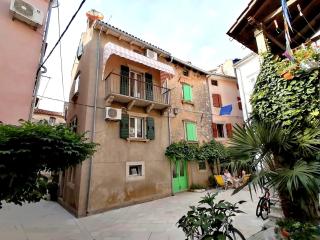 Apartment Veli Dvor - Private House in Old Town Cres - 9