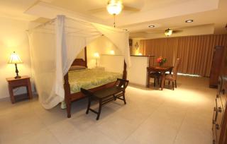 The Crown House Hotel - 9