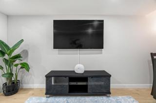 Entire Modern, Stylish 2BR Suite with Private Entrance - 4