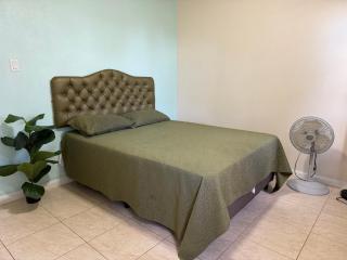 Charming Montrose 2-Bd Apartment - 2