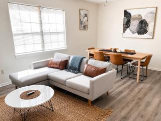 Urban Hideaway in Montrose & Museum District - 1