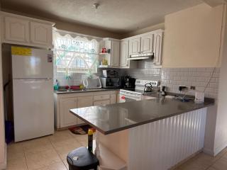 Charming Montrose 2-Bd Apartment - 9